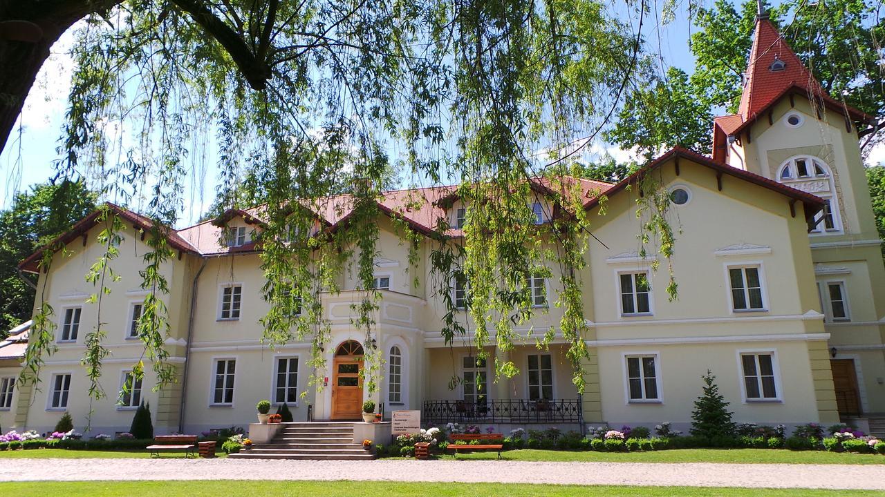 Palac Kobylin Exterior photo